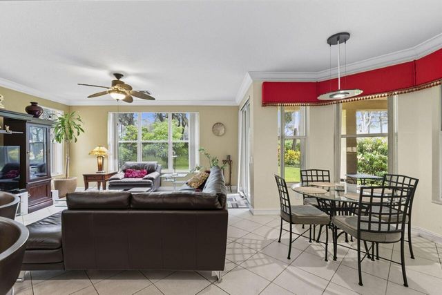 8492 Breezy Oak Way, Boynton Beach, FL 33473