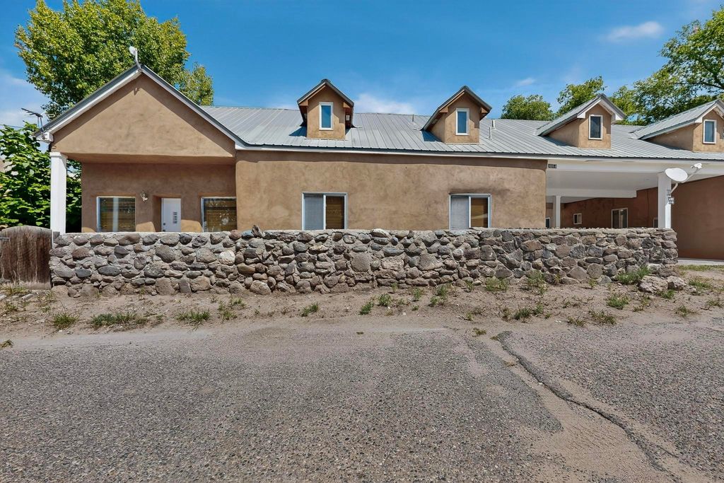 305 A&B Camino Del Sol, Espanola, NM 87532