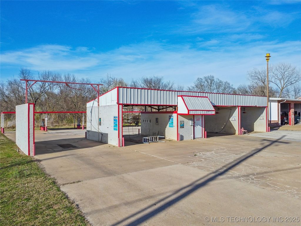 311 Indiana Avenue, Kiefer, OK 74041