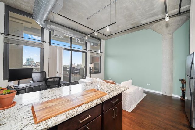 900 N Kingsbury Street 718, Chicago, IL 60610