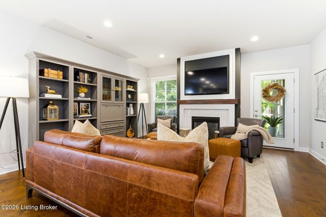 8800 Sanctuary Ln, Louisville, KY 40291