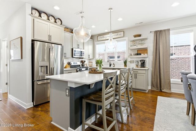 8800 Sanctuary Ln, Louisville, KY 40291