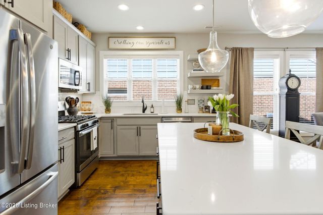 8800 Sanctuary Ln, Louisville, KY 40291