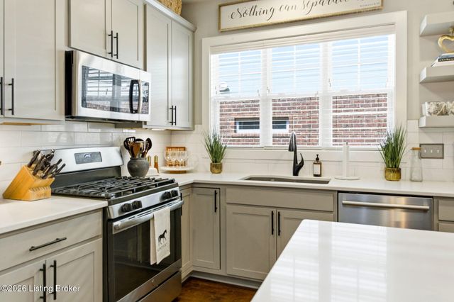 8800 Sanctuary Ln, Louisville, KY 40291