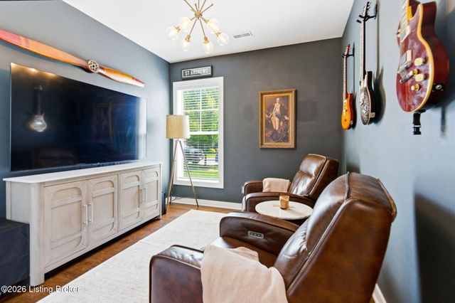 8800 Sanctuary Ln, Louisville, KY 40291