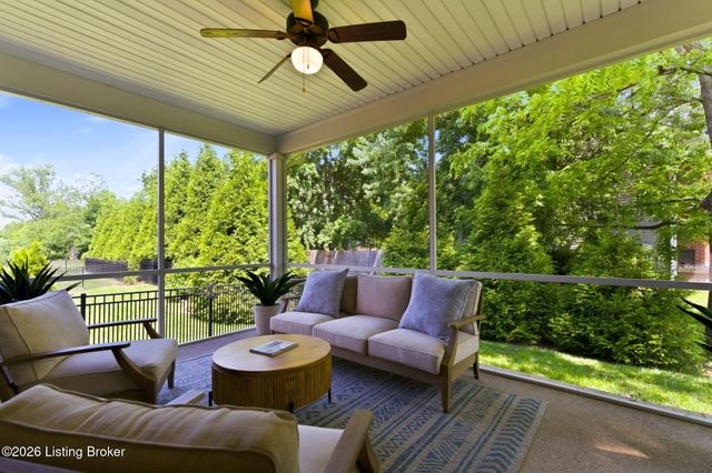 8800 Sanctuary Ln, Louisville, KY 40291