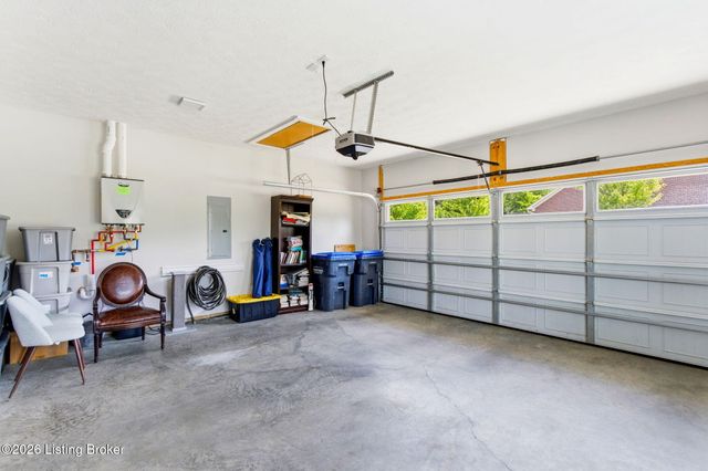 8800 Sanctuary Ln, Louisville, KY 40291