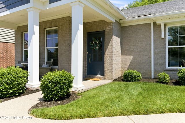 8800 Sanctuary Ln, Louisville, KY 40291