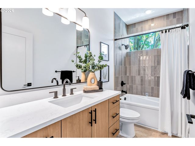 2389 Se 45TH Ave, Portland, OR 97215