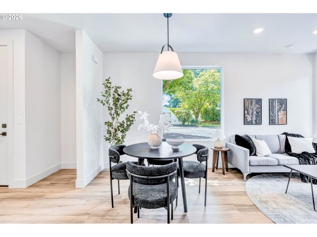 2389 Se 45TH Ave, Portland, OR 97215