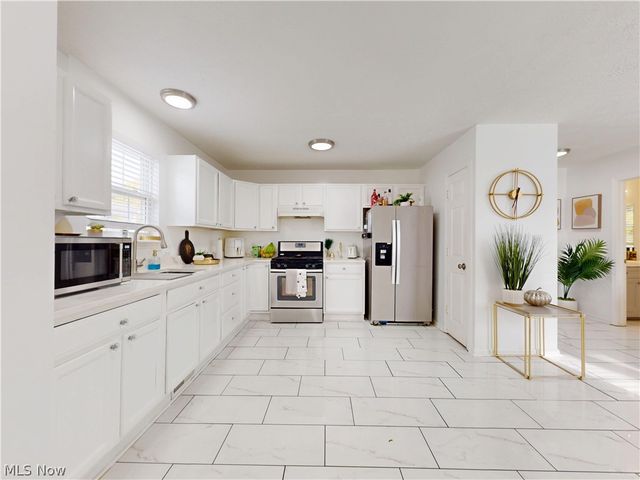 8801 Clark Avenue, Cleveland, OH 44102