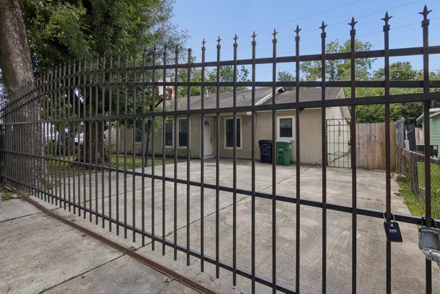 1002 Grenfell Lane, Houston, TX 77076
