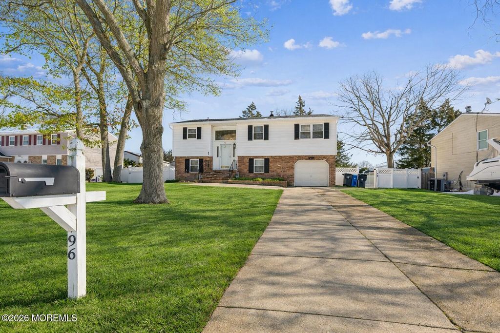 96 Twin Rivers Drive, Toms River, NJ 08753