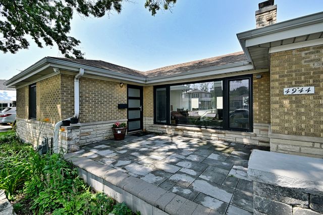 4944 Jarvis Avenue, Skokie, IL 60077