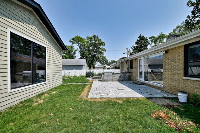 4944 Jarvis Avenue, Skokie, IL 60077