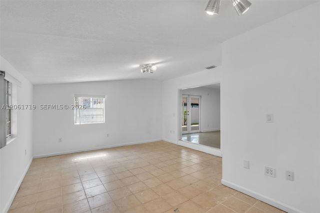 3685 W 9th Ave, Hialeah, FL 33012