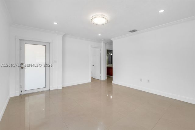 3685 W 9th Ave, Hialeah, FL 33012