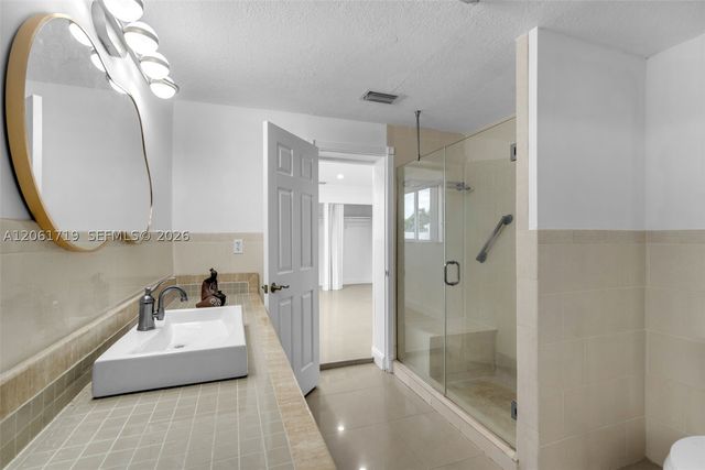 3685 W 9th Ave, Hialeah, FL 33012
