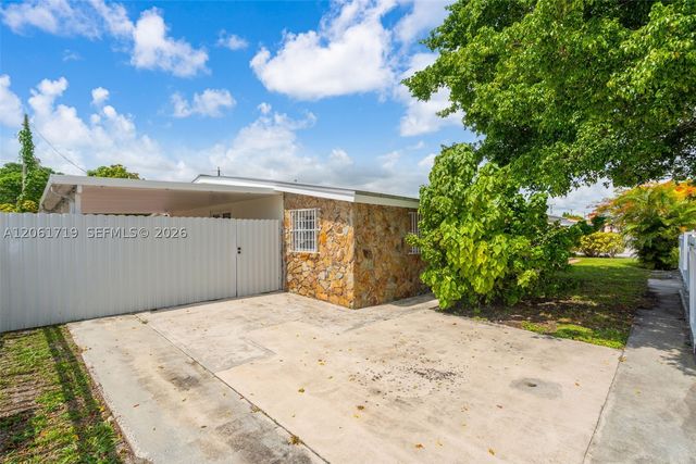3685 W 9th Ave, Hialeah, FL 33012