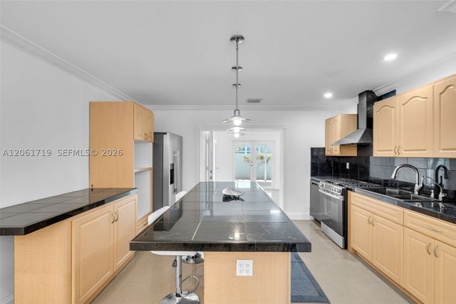 3685 W 9th Ave, Hialeah, FL 33012