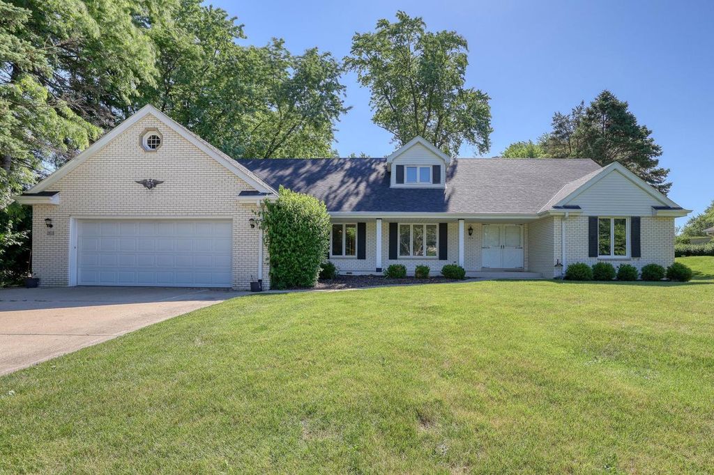 3910 Fresno ROAD, Brookfield, WI 53045