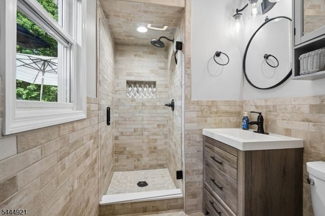 22 Summit Rd, Jefferson Twp., NJ 07438