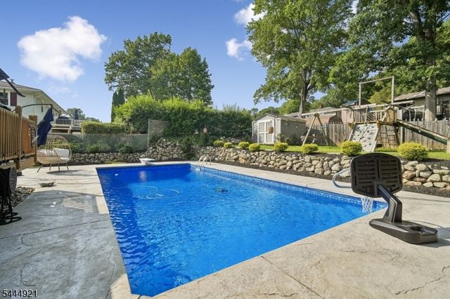 22 Summit Rd, Jefferson Twp., NJ 07438
