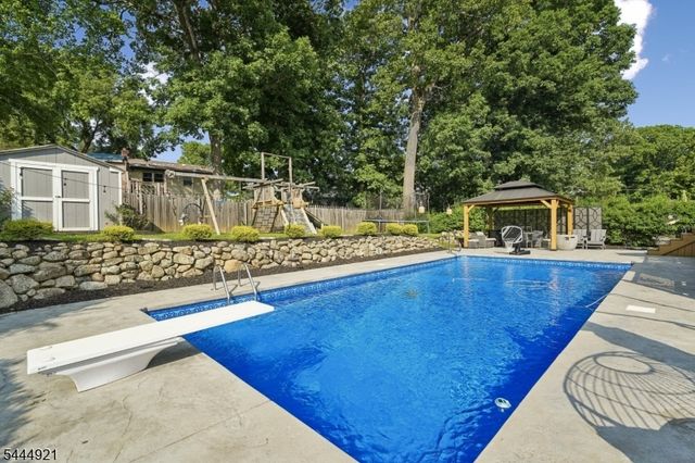 22 Summit Rd, Jefferson Twp., NJ 07438