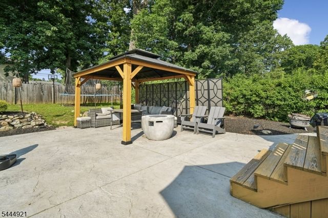 22 Summit Rd, Jefferson Twp., NJ 07438