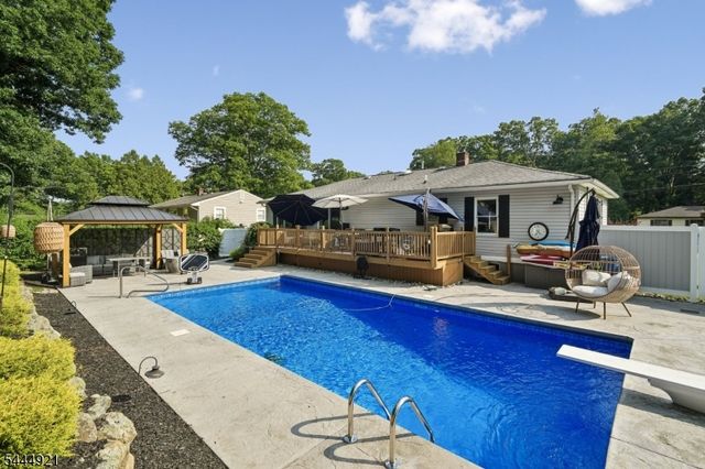 22 Summit Rd, Jefferson Twp., NJ 07438