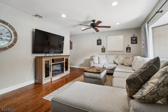 22 Summit Rd, Jefferson Twp., NJ 07438