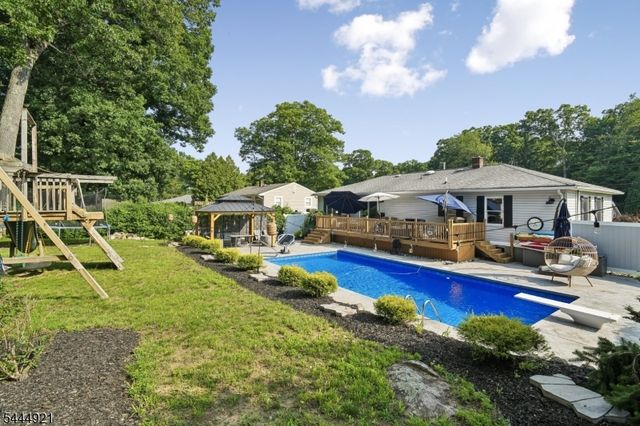 22 Summit Rd, Jefferson Twp., NJ 07438