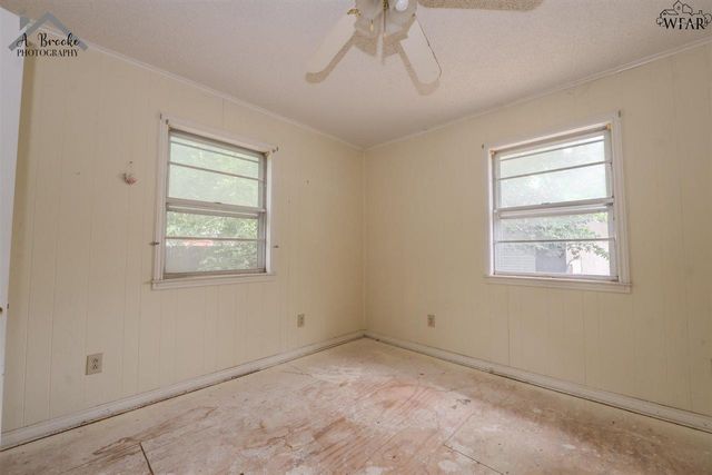 502 N HOOK STREET, Henrietta, TX 76365