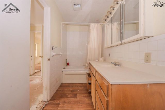 502 N HOOK STREET, Henrietta, TX 76365