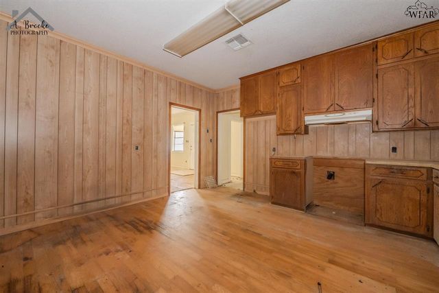 502 N HOOK STREET, Henrietta, TX 76365