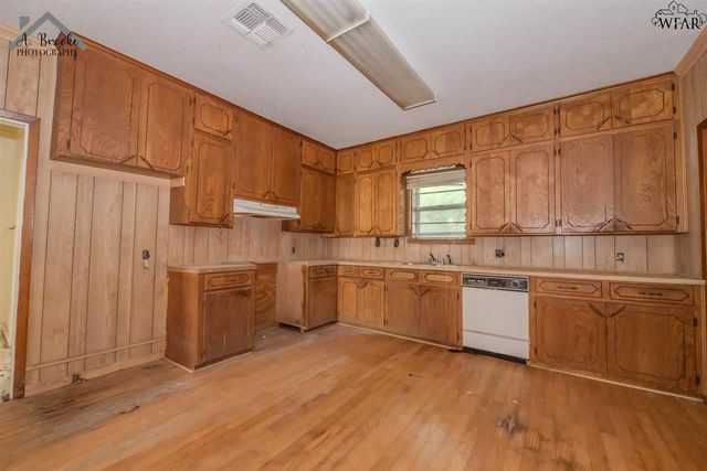 502 N HOOK STREET, Henrietta, TX 76365