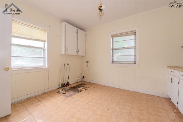 502 N HOOK STREET, Henrietta, TX 76365