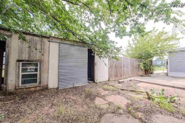 502 N HOOK STREET, Henrietta, TX 76365