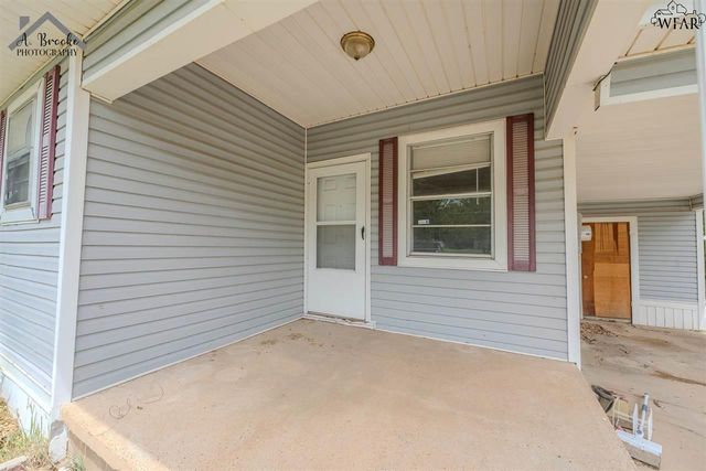 502 N HOOK STREET, Henrietta, TX 76365