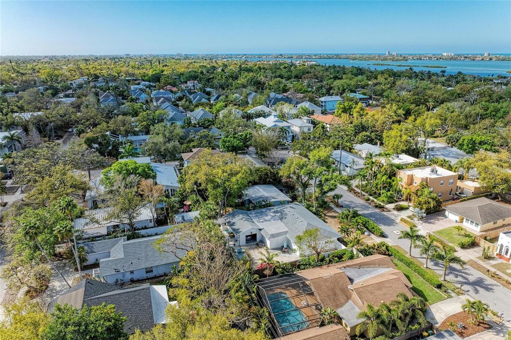 Image 13 of property listing at 3625 JACINTO COURT, Sarasota, FL 34239