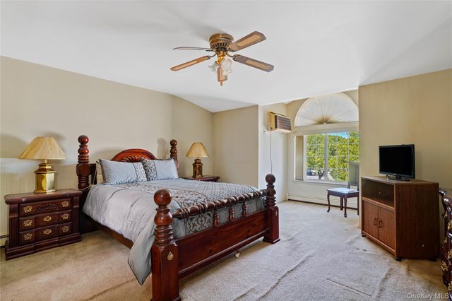 29 Croft Court, Staten Island, NY 10306
