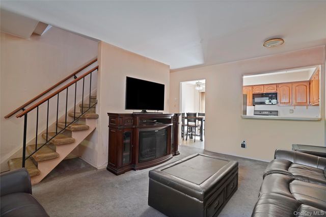 29 Croft Court, Staten Island, NY 10306