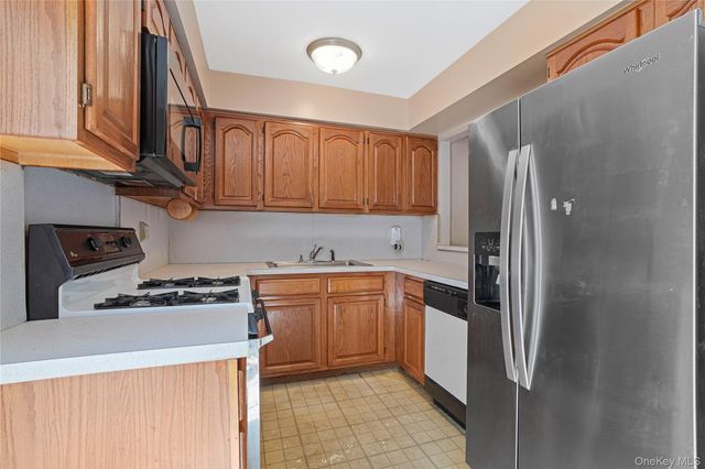 29 Croft Court, Staten Island, NY 10306