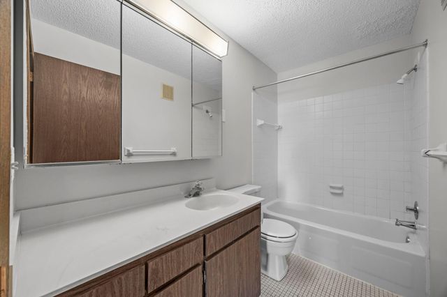 5120 W 102nd Street 204, Bloomington, MN 55437