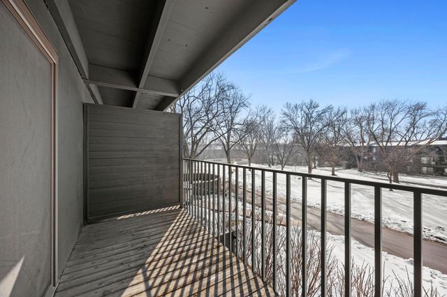 5120 W 102nd Street 204, Bloomington, MN 55437