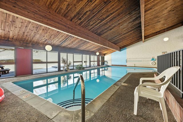 5120 W 102nd Street 204, Bloomington, MN 55437