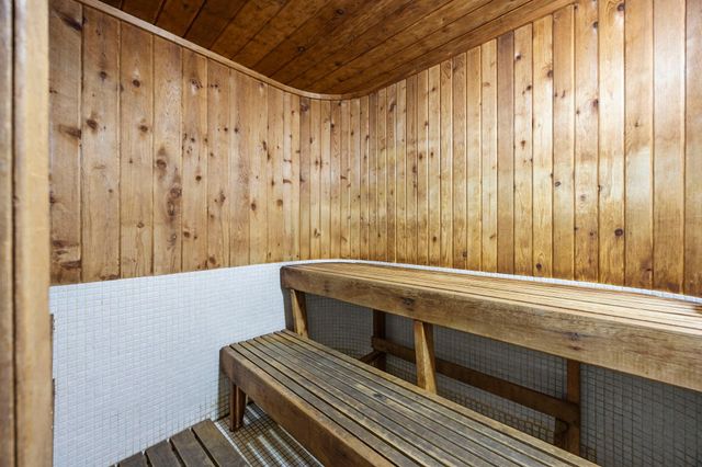 5120 W 102nd Street 204, Bloomington, MN 55437