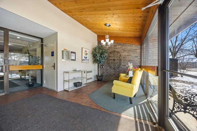 5120 W 102nd Street 204, Bloomington, MN 55437