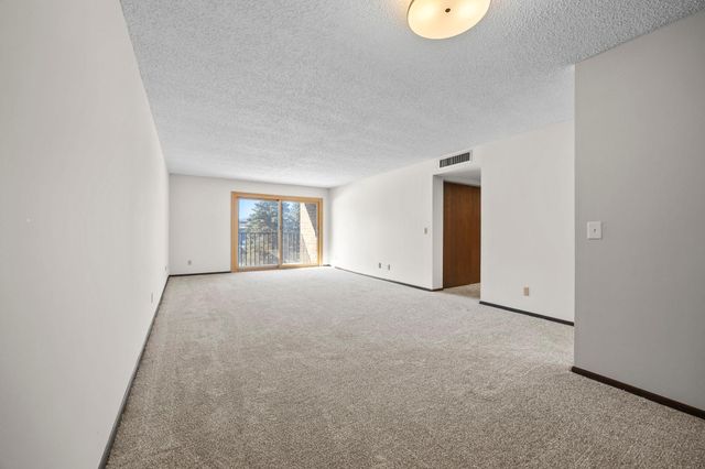 5120 W 102nd Street 204, Bloomington, MN 55437