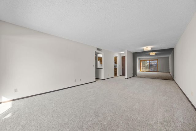 5120 W 102nd Street 204, Bloomington, MN 55437